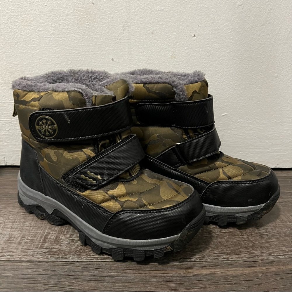 UNFEN Camouflage Fleece Lined Winter Boots Boy's Size 1